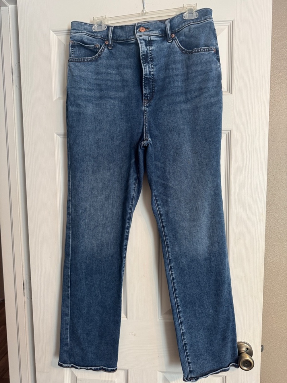 Express Women's Straight Leg Jeans - Medium Blue Wash